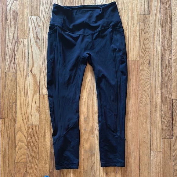 Lululemon sz 8 All The Right Places Crop II 23" Black great pre owned cond - Picture 13 of 15